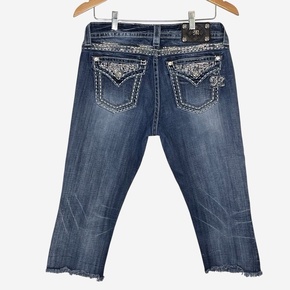 Miss Me Easy Capri Jeans 29 Denim Rhinestones Thick Stitching Raw Hem JE5641EP2 - Picture 1 of 12